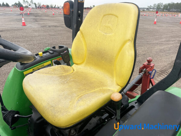 Compact Utility Tractor 2018 John Deere 3033R 4WD