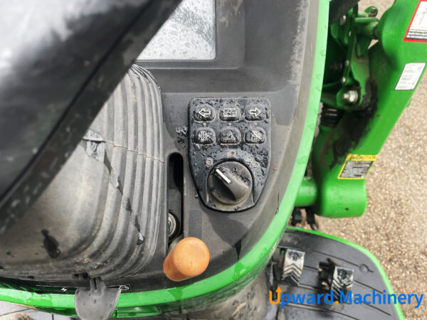 Compact Utility Tractor 2018 John Deere 3033R 4WD