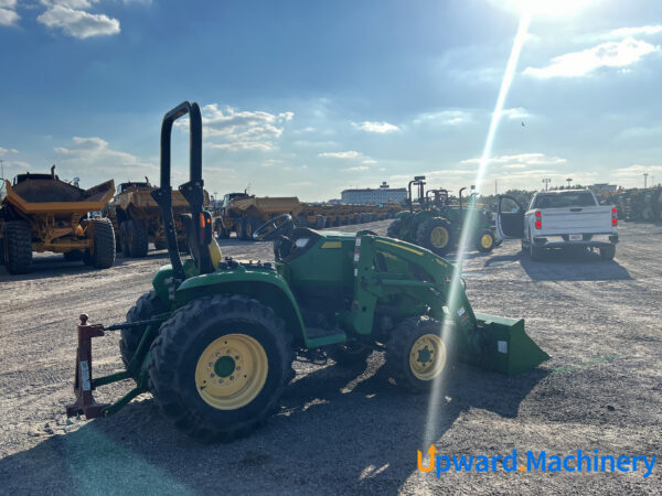 Compact Utility Tractor 2018 John Deere 3033R 4WD