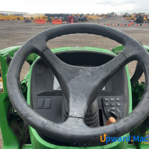 Compact Utility Tractor 2018 John Deere 3033R 4WD