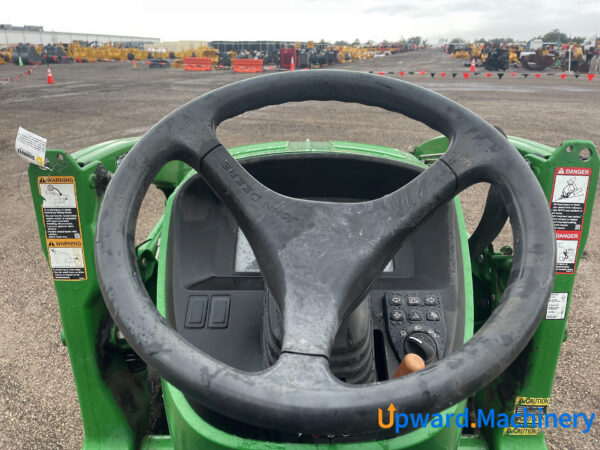 Compact Utility Tractor 2018 John Deere 3033R 4WD