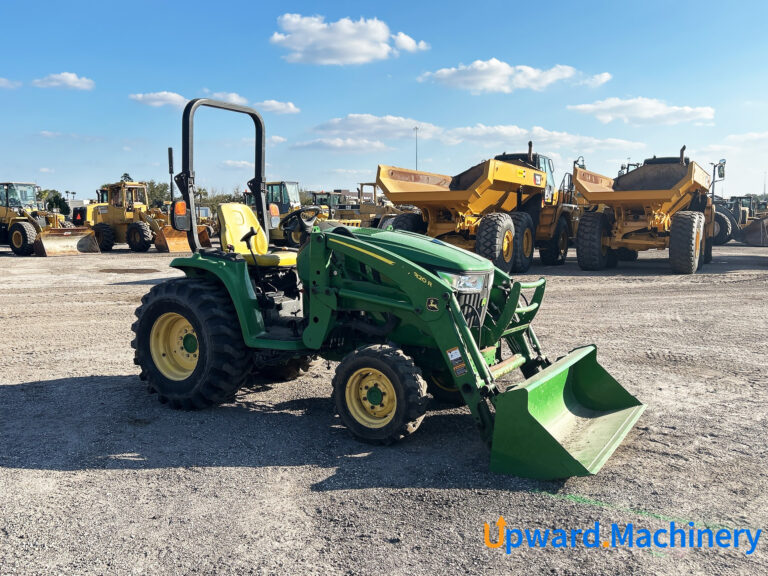 Compact Utility Tractor 2018 John Deere 3033R 4WD