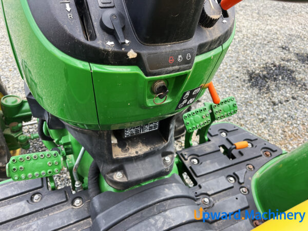 Compact Utility Tractor 2020 John Deere 3025D 4WD Lot: 2