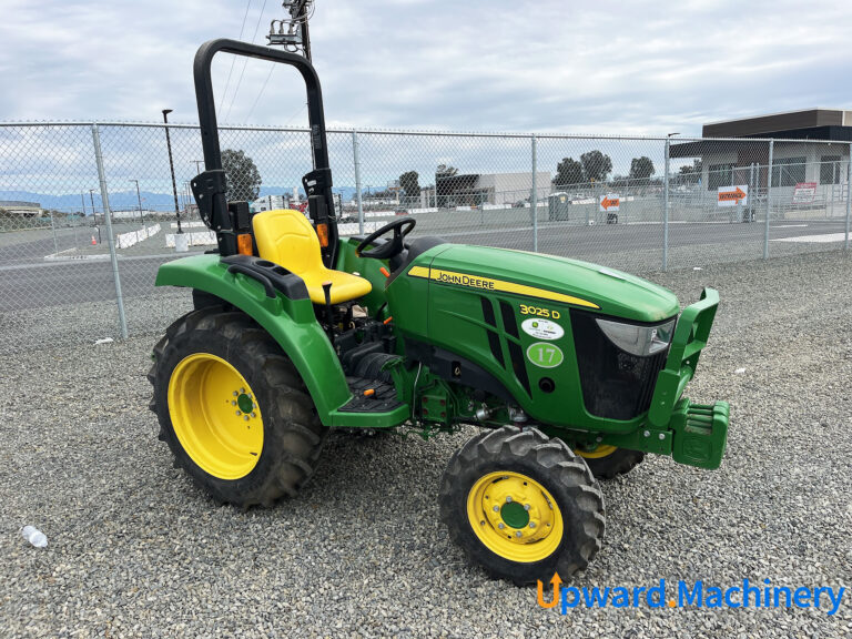 Compact Utility Tractor 2020 John Deere 3025D 4WD Lot: 2