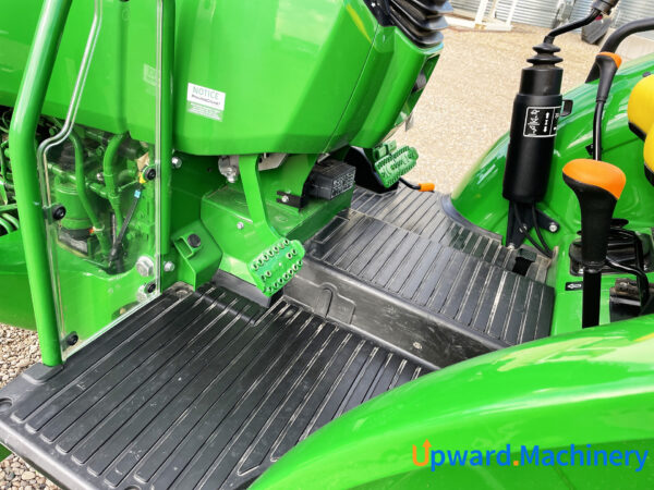 Utility Tractor 2022 John Deere 5075E 4WD